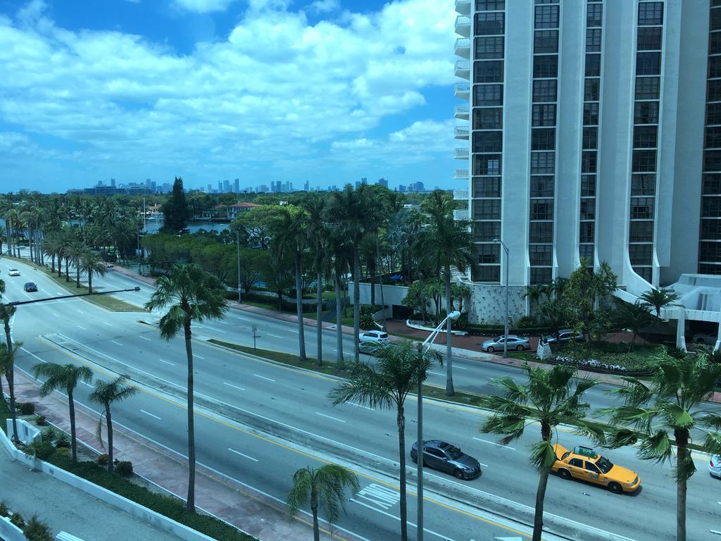 Collins Apartments By Design Suites Miami Beach Bagian luar foto